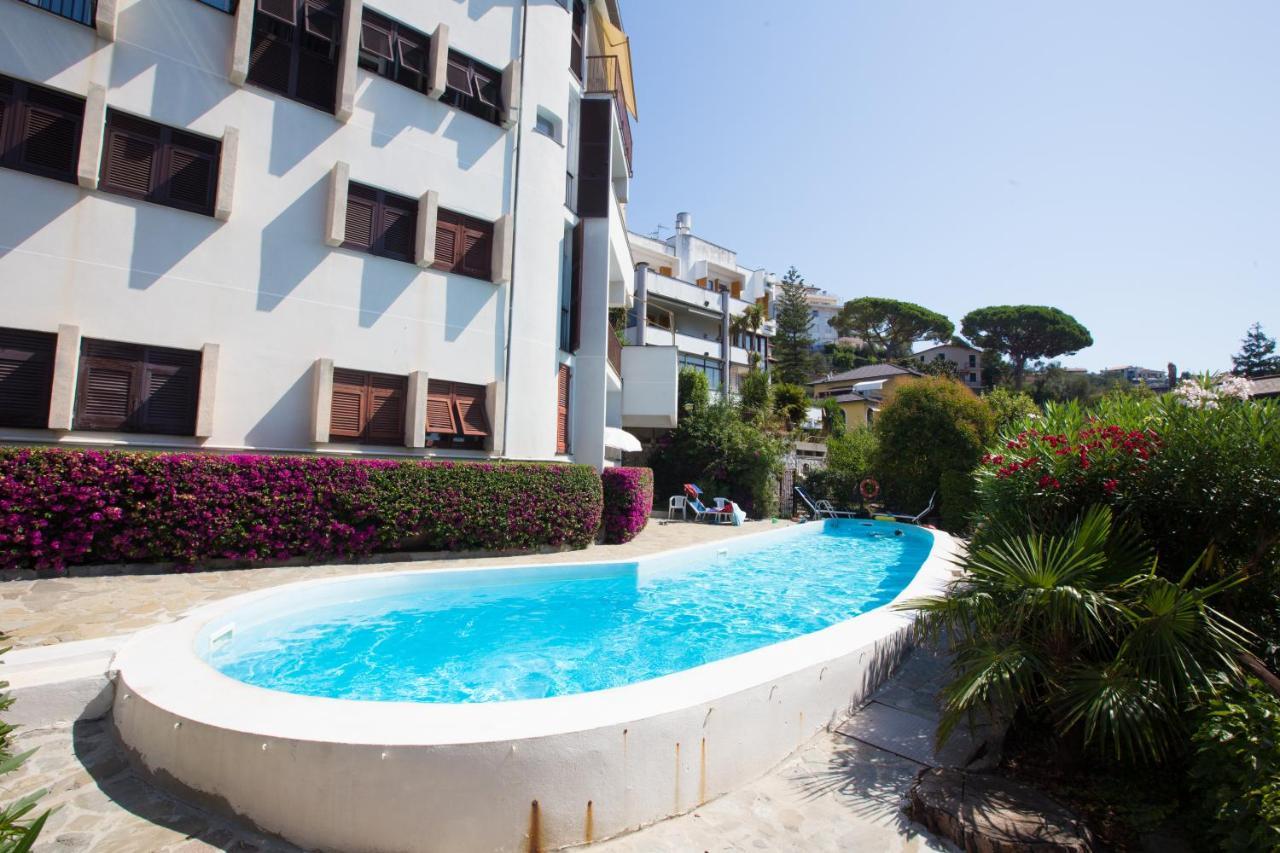 NAUTILUS VISTA MARE MOZZAFIATO a 180 GRADI- POSTO AUTO PRIVATO - 2 CAMERE MATRIMONIALI più 1 DIVANO LETTO SINGOLO-SKY,NETFLIX Rapallo Extérieur photo