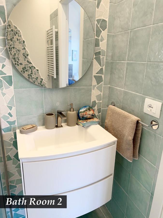 NAUTILUS VISTA MARE MOZZAFIATO a 180 GRADI- POSTO AUTO PRIVATO - 2 CAMERE MATRIMONIALI più 1 DIVANO LETTO SINGOLO-SKY,NETFLIX Rapallo Extérieur photo
